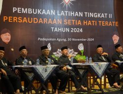 Kangmas H. Issoebiantoro, S.H Secara Langsung Serahkan SK dan Membuka Pembukaan Pelatihan Warga Tingkat II